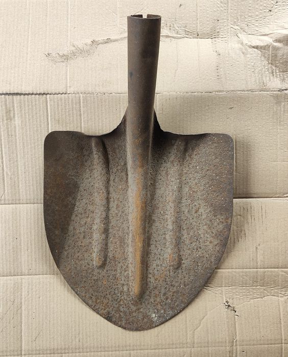 Лопата большая,велика лопата,чирва,широка лопата