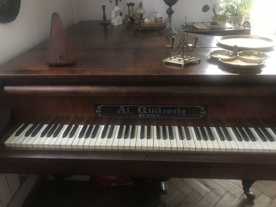 Фортепіано Олександр Чириковський
