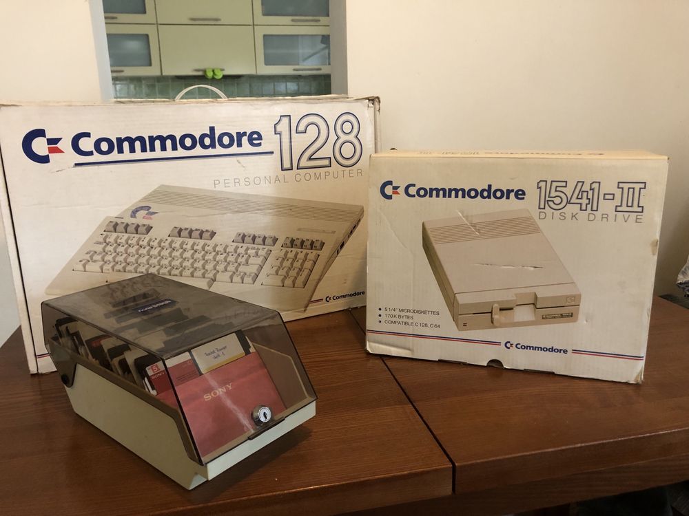 Commodore 128 plus stacja 1541 II plus dyskietki plus mysz