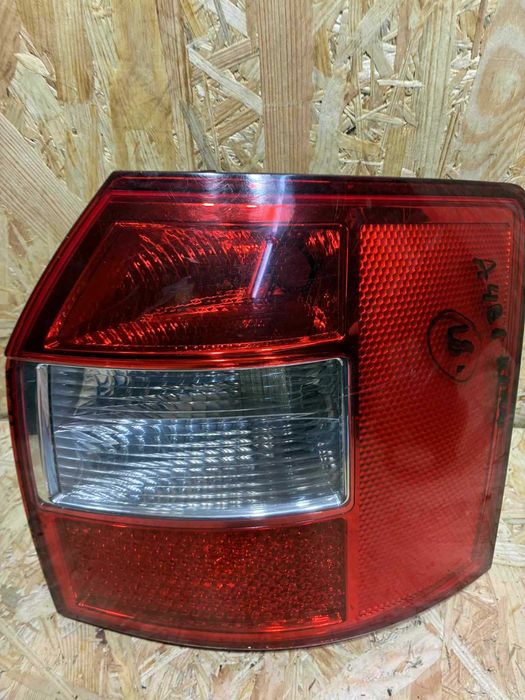 lampa prawy tył prawa tylna audi a4 b6 kombi avant
