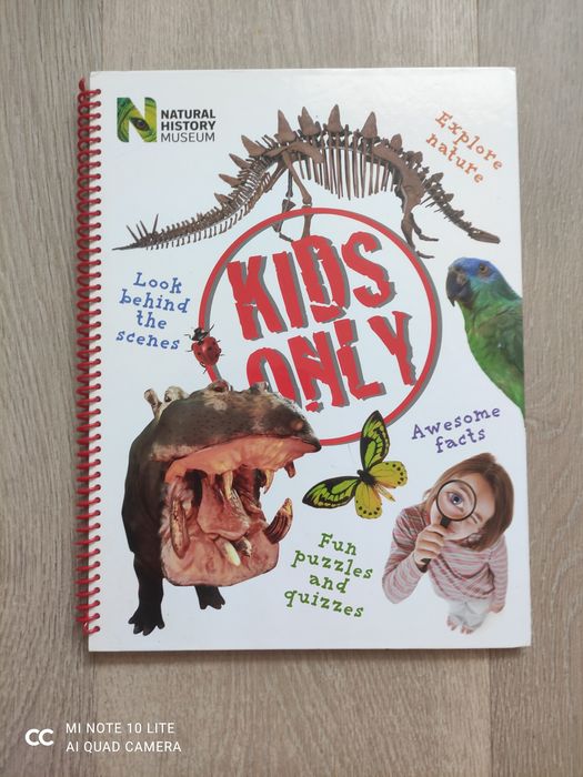 Książka dla dzieci po angielsku Muzeum historii naturalnej w Londynie
