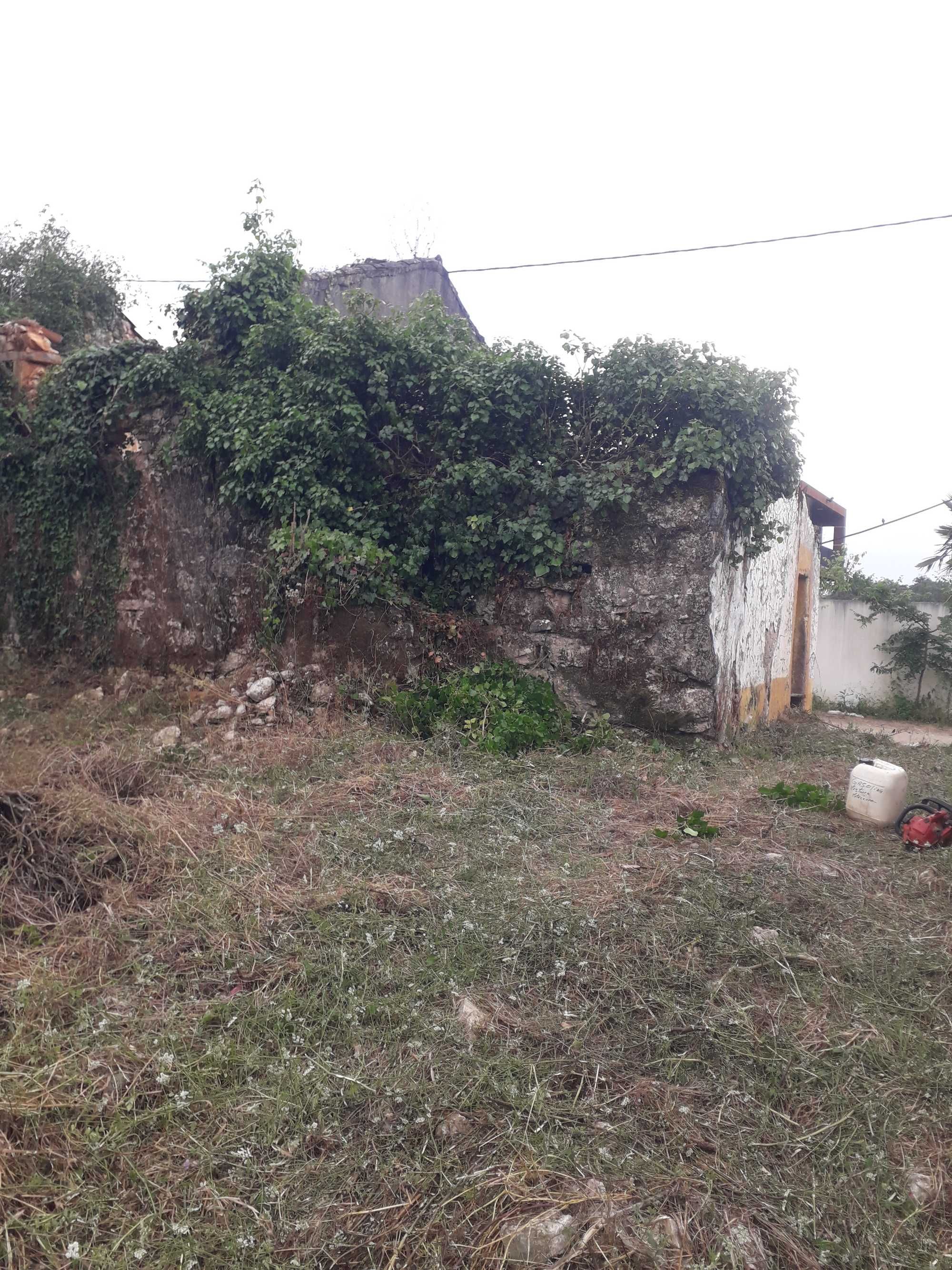 Casas em ruínas em casal víegas ansiao