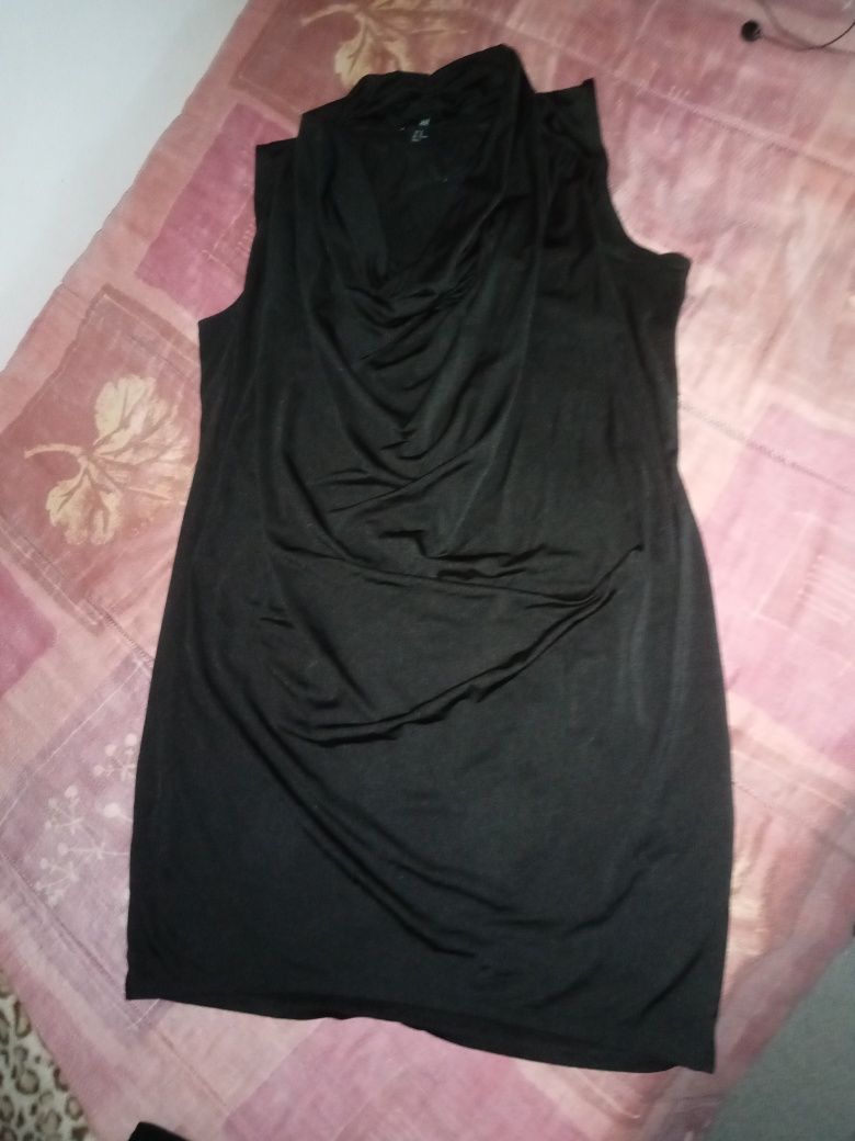 Vestido com gola larga preto