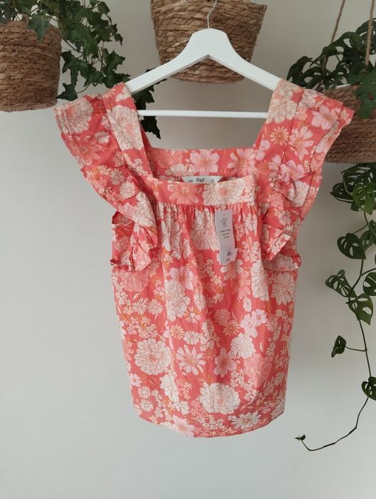 Letnia bluzka w kwiaty, z falbankami, top, zwiewna, różowa, na wakacje