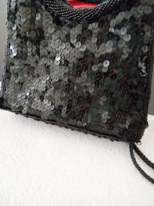 Malinha toillete lantejoulas preta