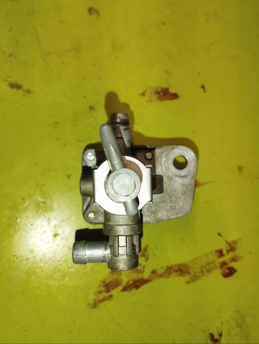 Suzuki GS 500 kranik ramy zawór paliwa