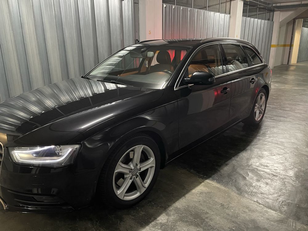 Vendo Audi A4 Avant com kit desportivo nos interiores