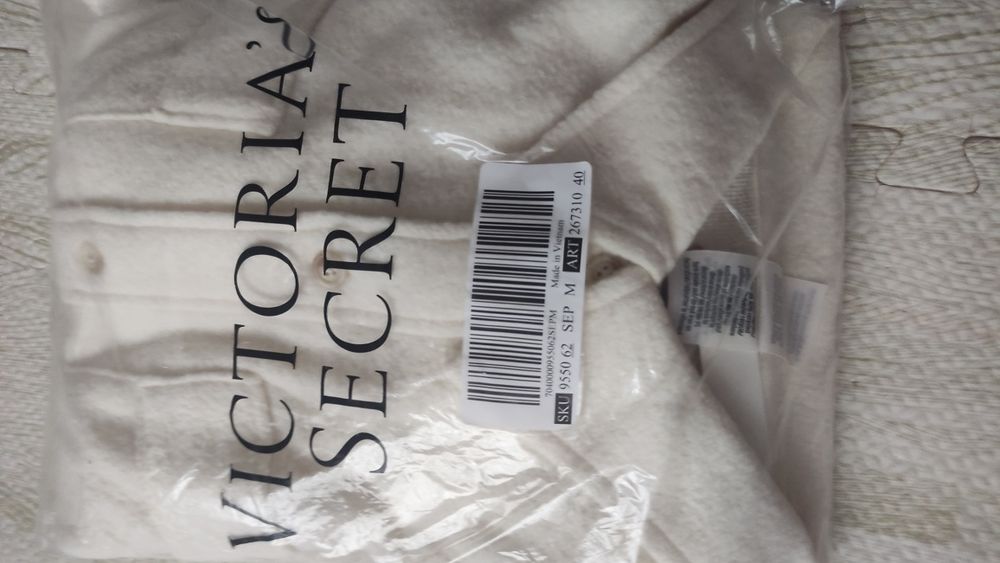 Кремова флісова сорочка Victoria's Secret з довгими рукавами, нова
 ро