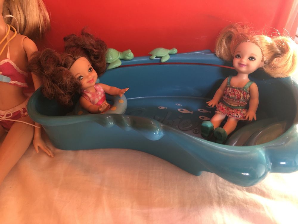 Barbie piscina e suas irmãs da Mattel