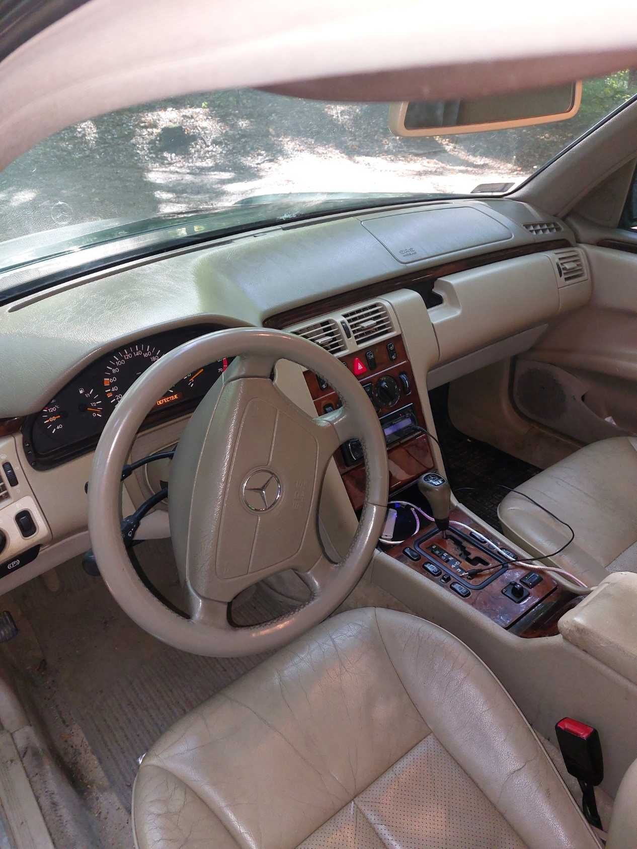 Mercedes E W210 kombi 3.2 litra benzyna plus LPG