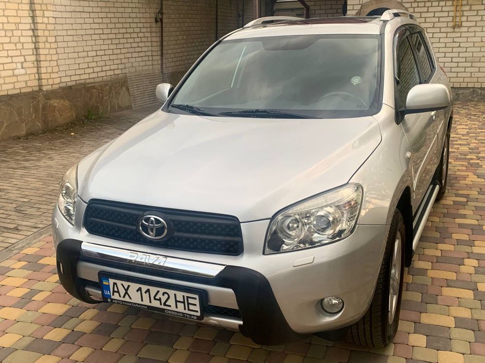 Продам Toyota Rav 4