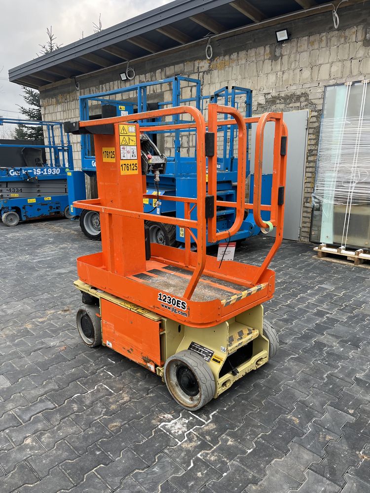 Wynajem podnosnika nożycowego- kolumnowego JLG 1230