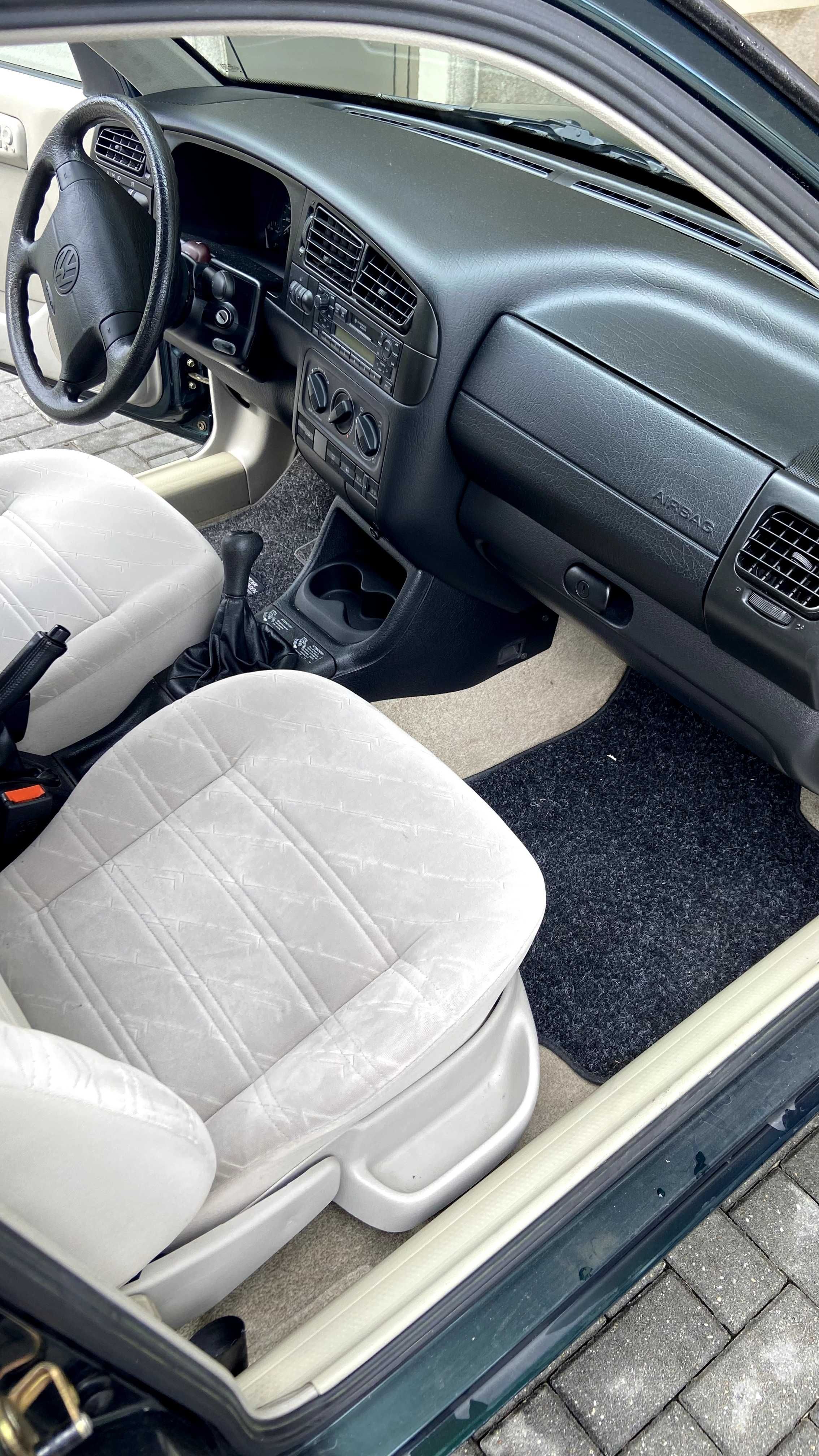 VW Jetta 1.9 TDi com 85000km e um só dono