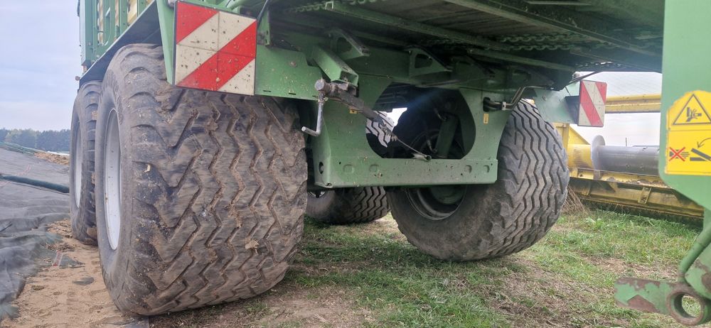 Przyczepa samozbierająca Krone MX350 GD