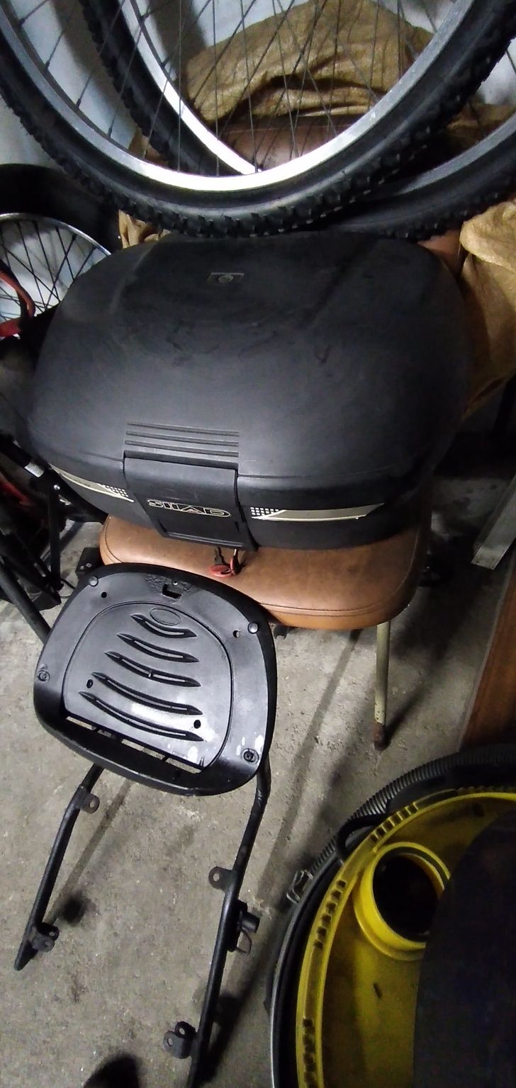 Mala de Scooter Pequena 30,€ capacetes+suporte Chad. zona Gondomar