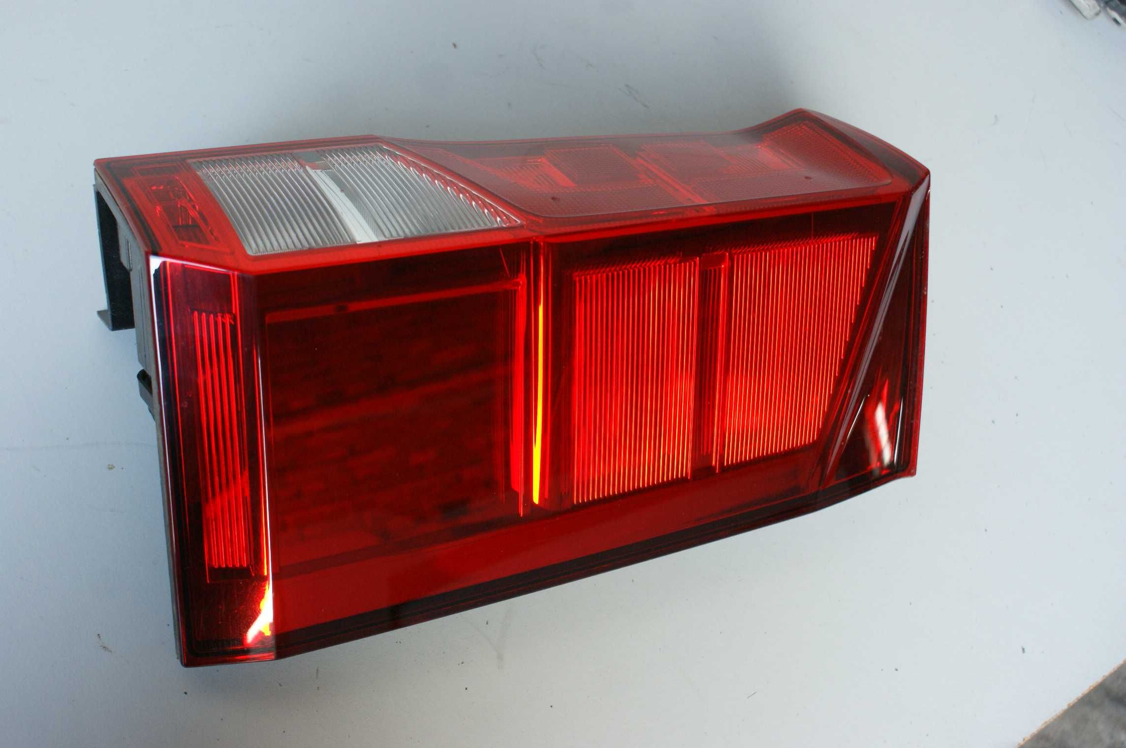 VW Crafter II Man TGE Lampa Prawa Tył Oryginał LED 7C0 096H