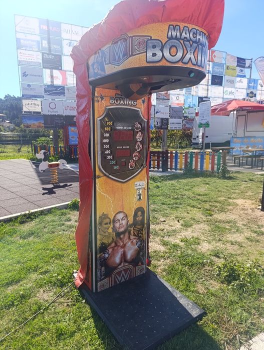 Vendo 2 máquinas soco (Boxe) funcionar a 100%