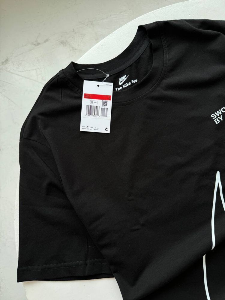 Nike футболка оригінал нова із бірками є біла та чорна