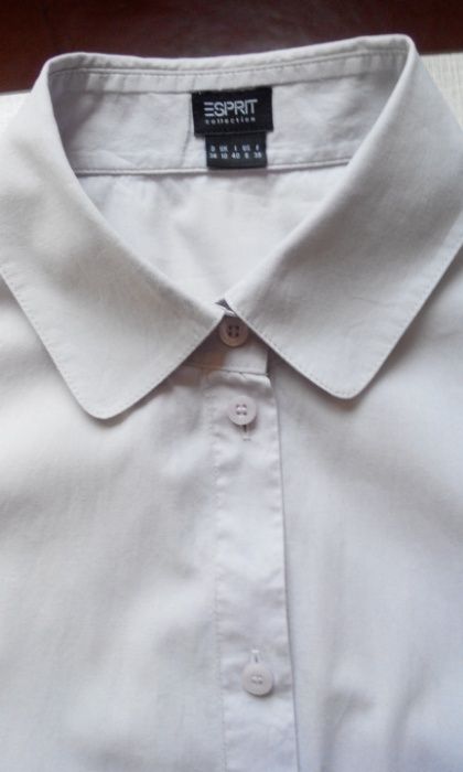Блузка однотонная, нежная, с коротким рукавом.