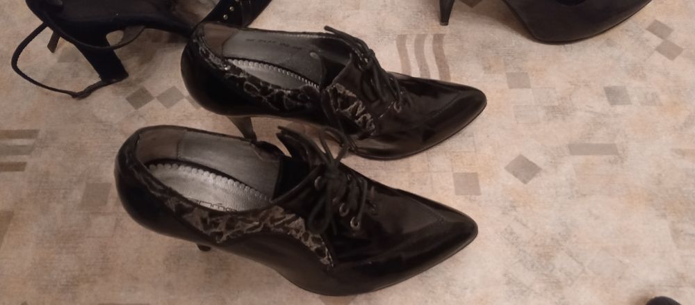 Полуботи лакові 38р