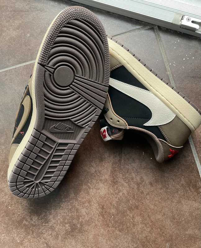 Jordan 1 Retro Low OG SP Travis Scott Mocha R.40