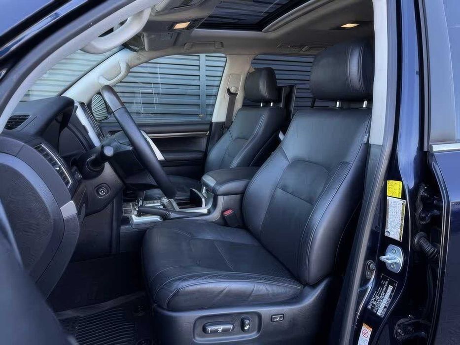 Toyota Land Cruiser      2019