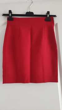 Czerwona ołówkowa spódnica