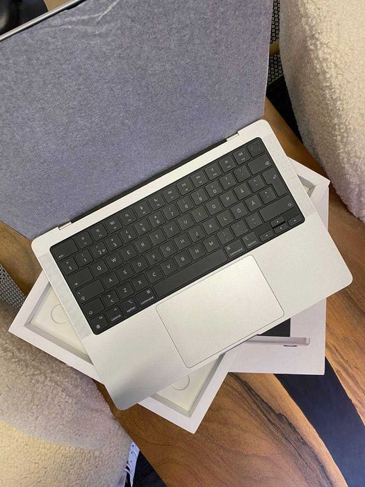 Ноутбук Apple MacBook Pro 14" M3 8/1TB/8CPU/10GPU Silver (MR7K3) 2023