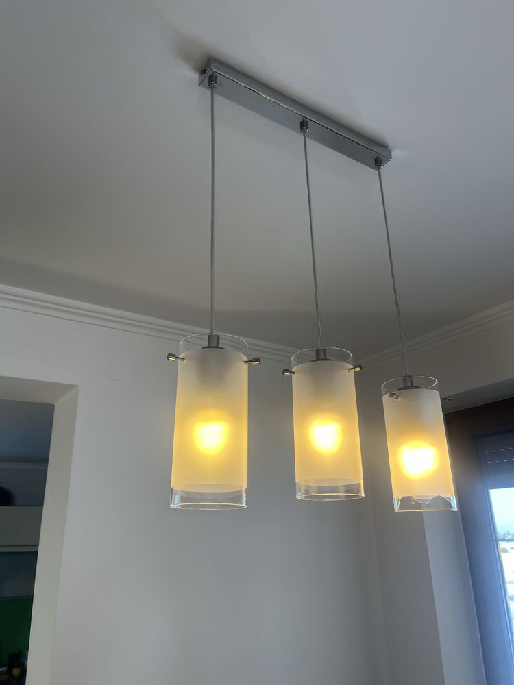 Sprzedam lampy do salonu cały komplet