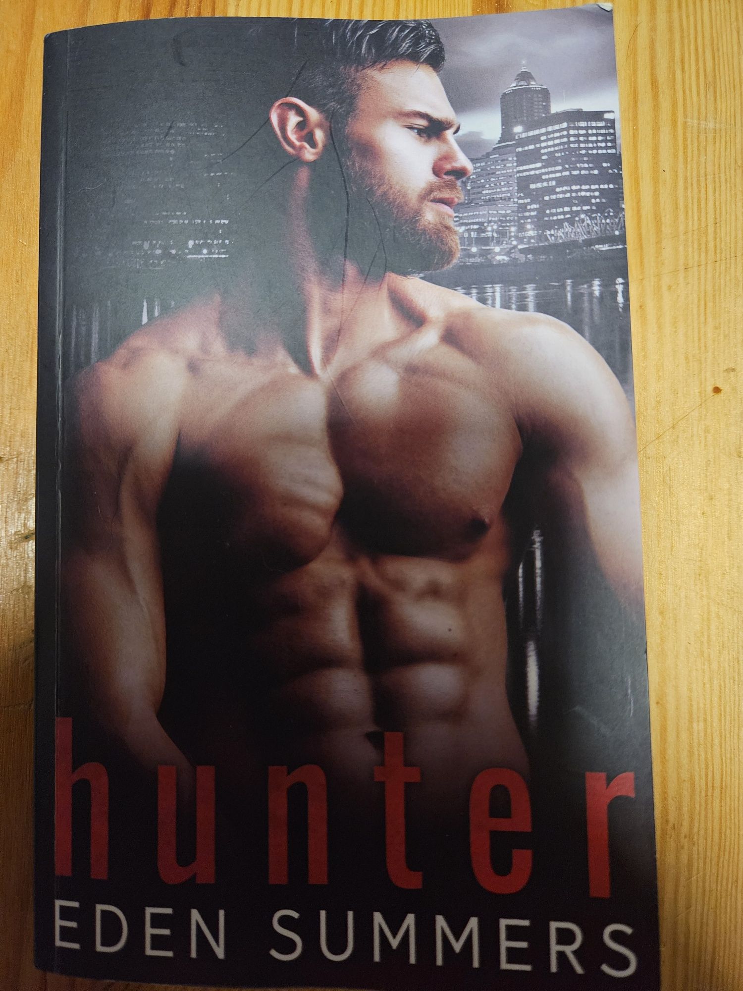 Hunter, Eden Summers