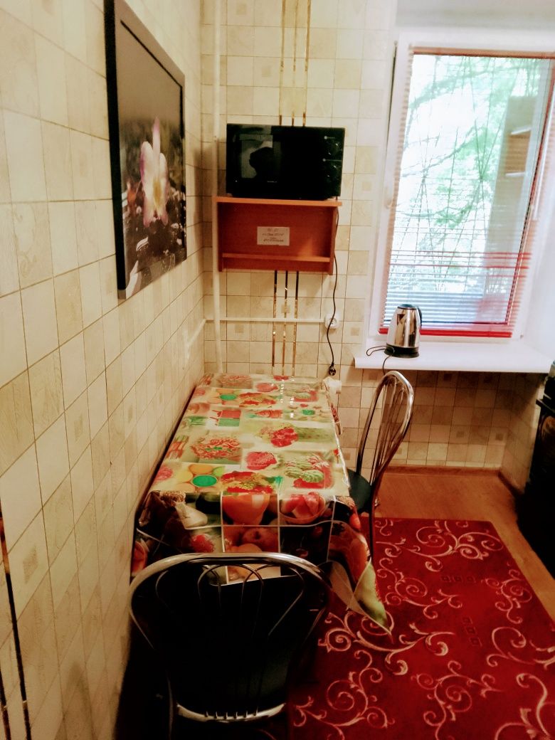 Посуточно 1 к.кв. проспект Центральный 124а, 3эт/9эт, wi-fi, 2 кровати
