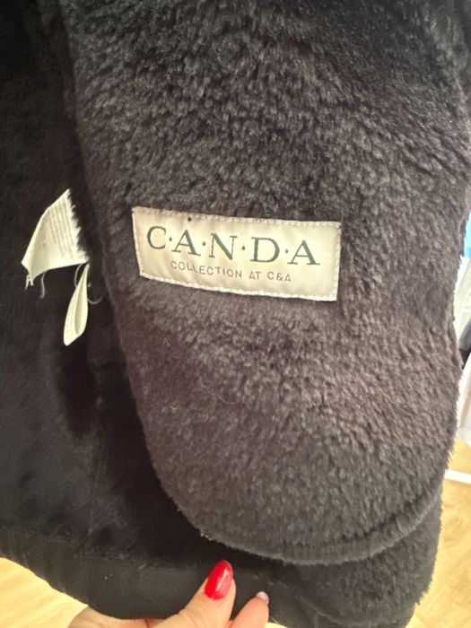 Zimowy ciepły płaszcz / kożuch damski z futerkiem i kapturem