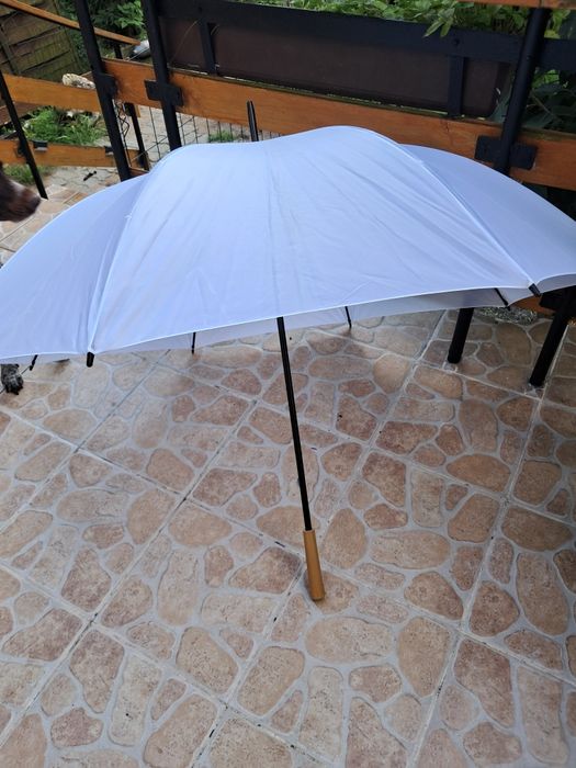 Duży parasol biały