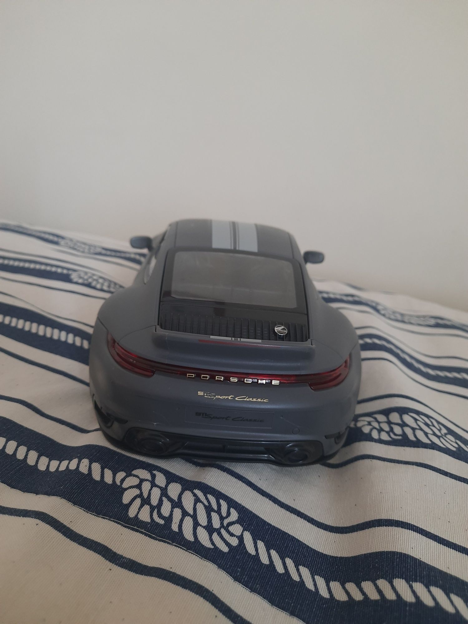 Carro telecomandado Porshe 911 na caixa  escala 1:16 sport classic