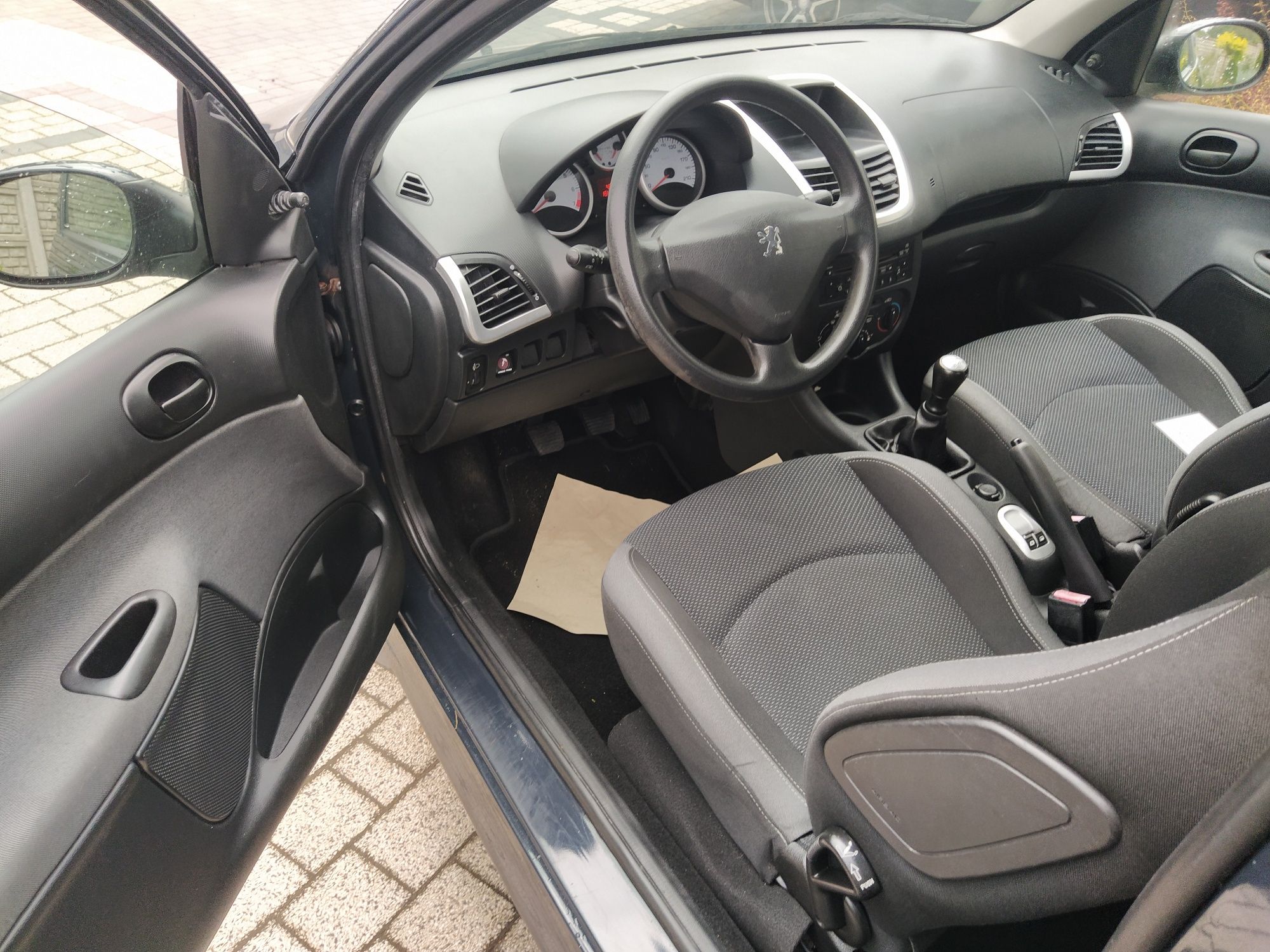 Peugeot 206 plus 1.4 benz 2009r  klima elektryka