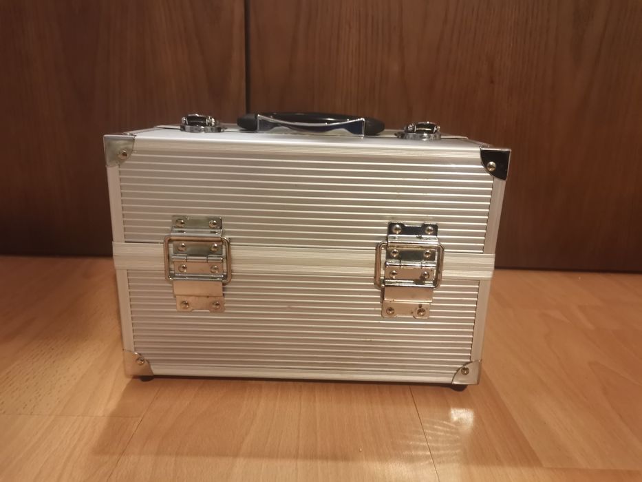 Kuferek na kosmetyki