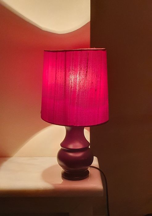 Pequeno candeeiro de mesa