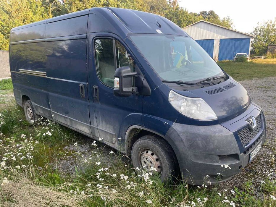 Продам бус під ремонт двигуна