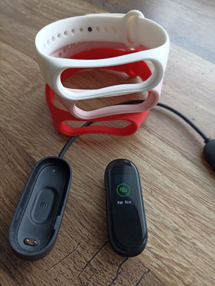 Opaska sportowa Xiaomi Mi band 4 + gratisy