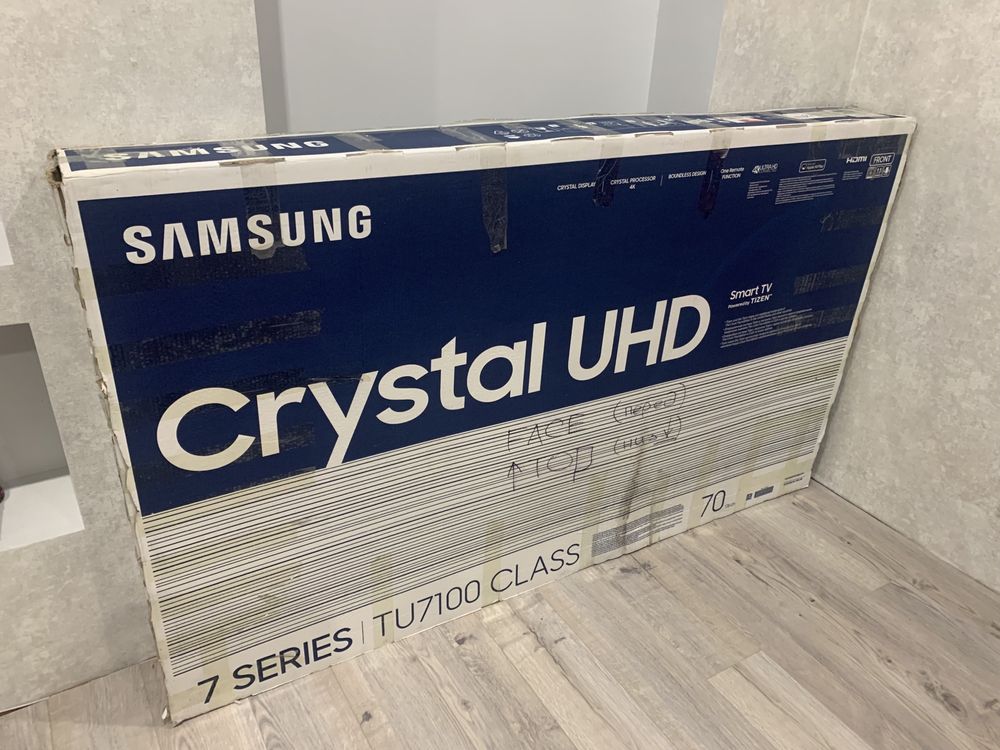 Телевізор Samsung UE70TU7100U Crystal UHD 70дюймів.