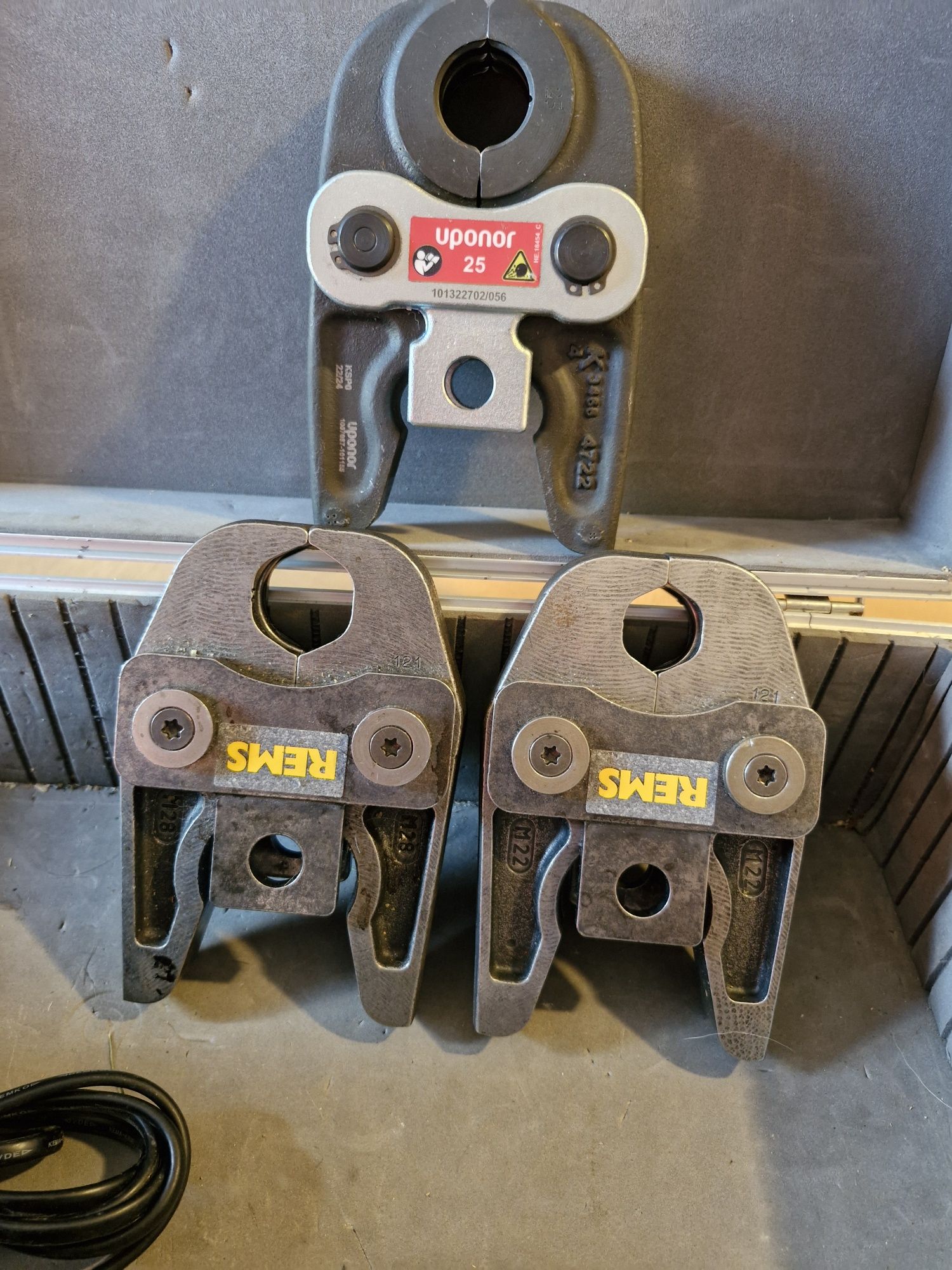 Zaciskarka Uponor i- PRESS