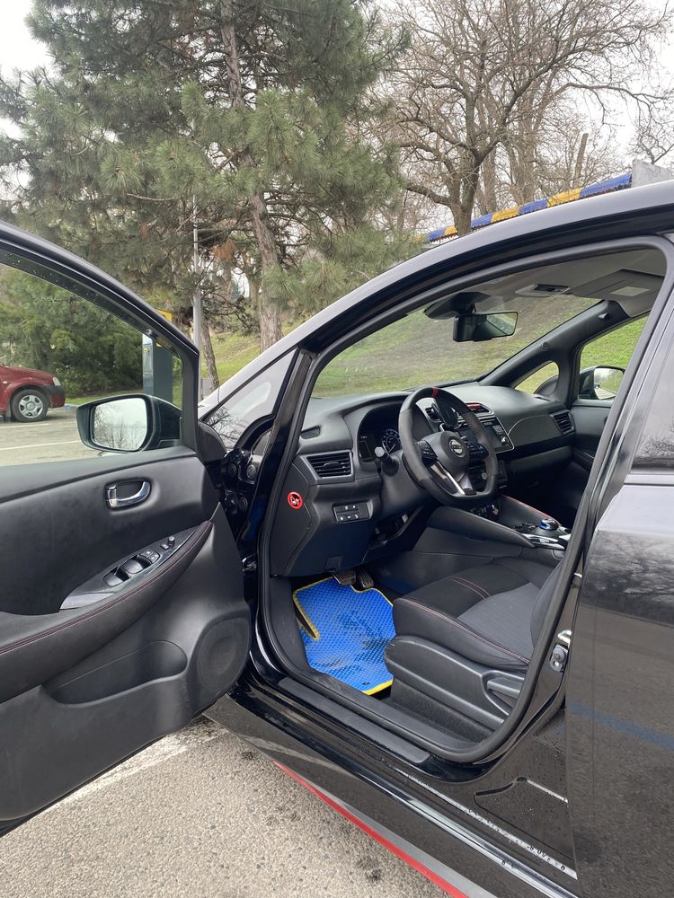 Продам эксклюзивный Nissan Leaf NISMO / 2018 / 40 кВт /