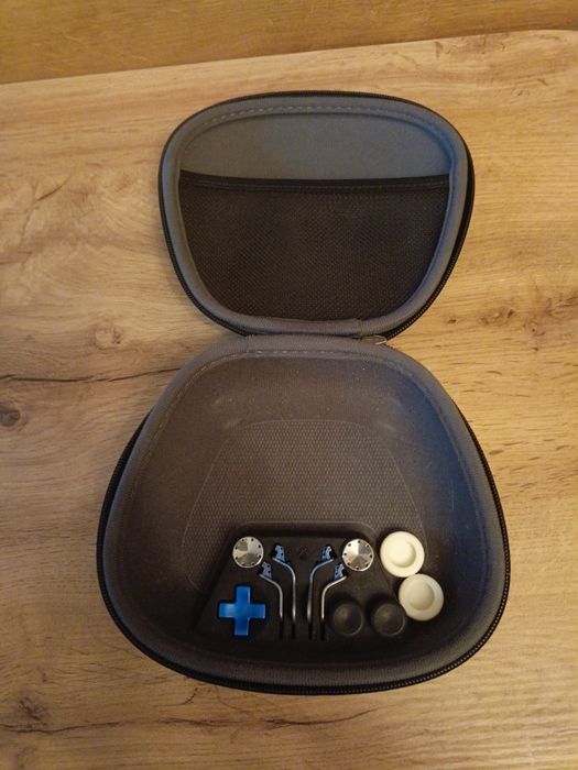 Pad Xbox elite, z wszystkimi akcesoriami