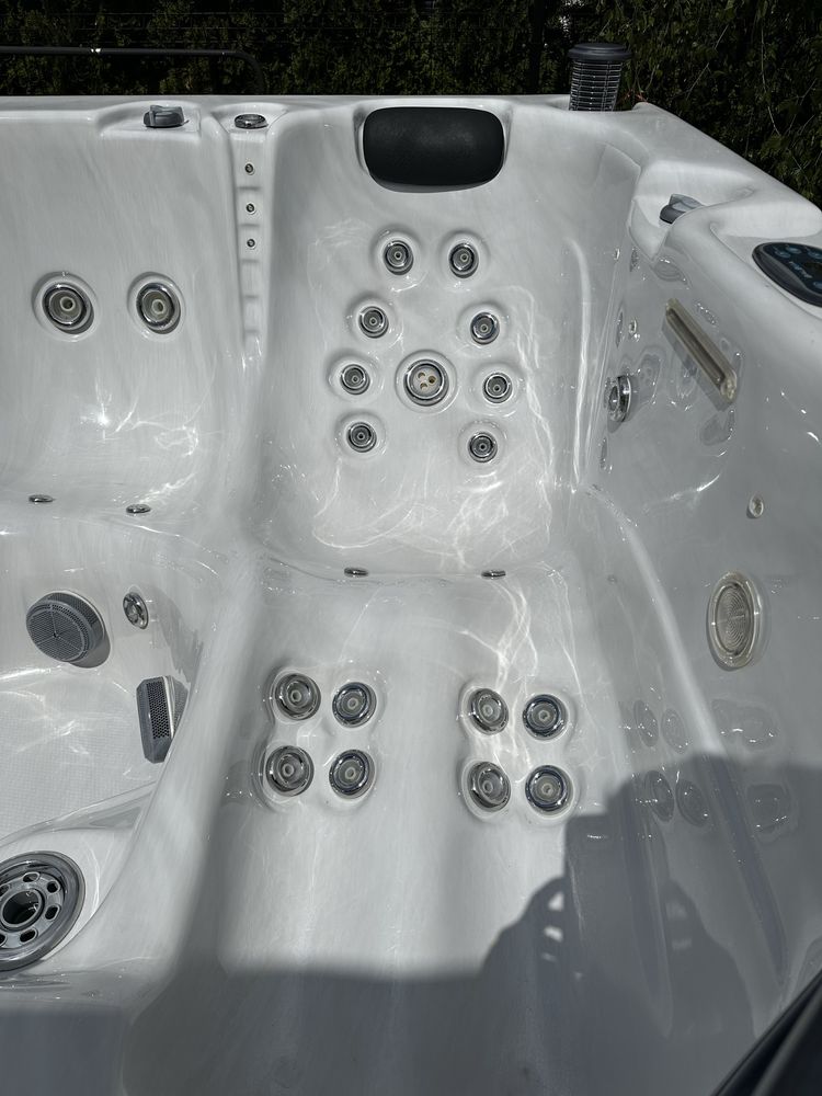 Jacuzzi Całoroczne – Duże, Luksusowe, Mega Wypas !!! BubbleSpa !!!