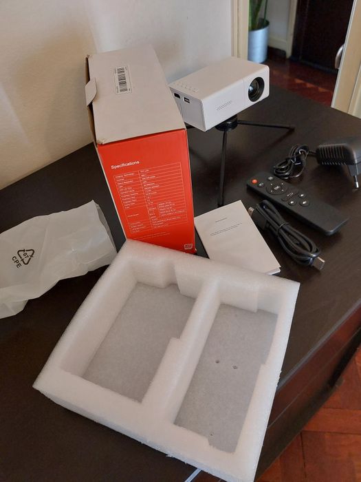 Mini projector, ainda na embalagem original,  praticamente novo,