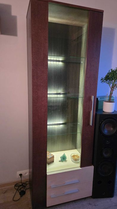 Witryna z podświetleniem w idealnym stanie