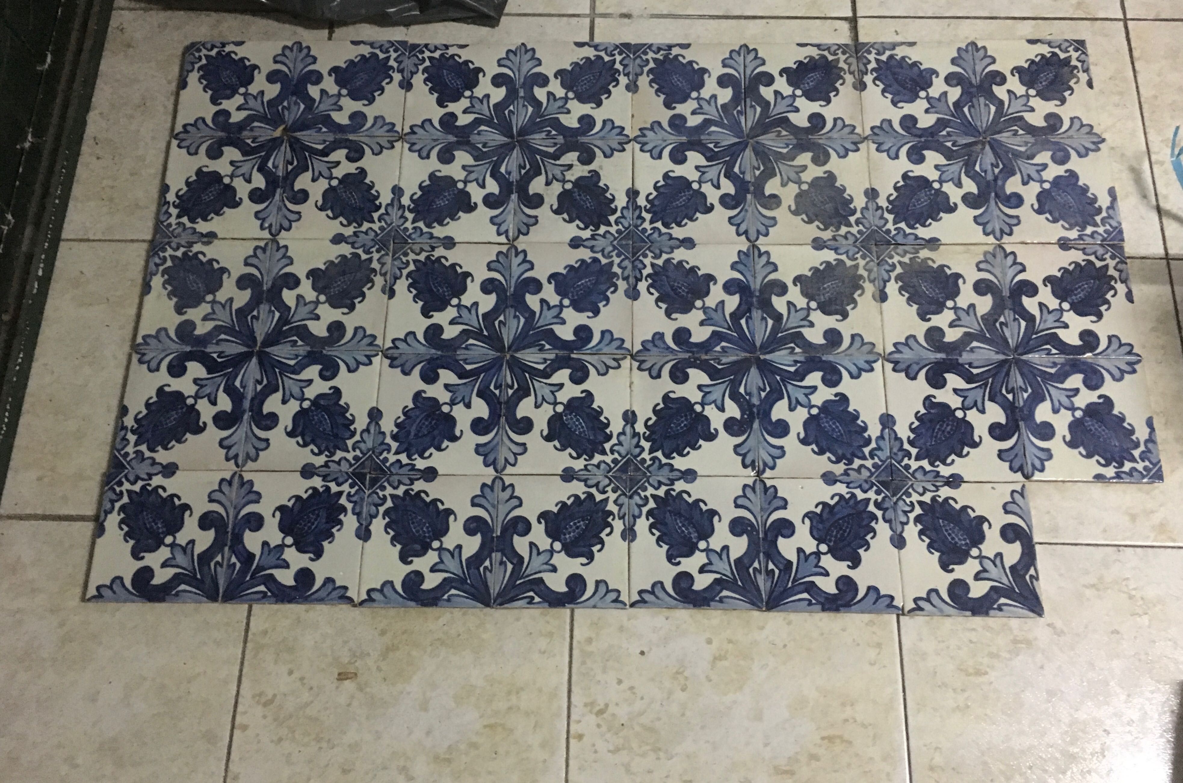 Azulejos com tema maçaroca sec XlX