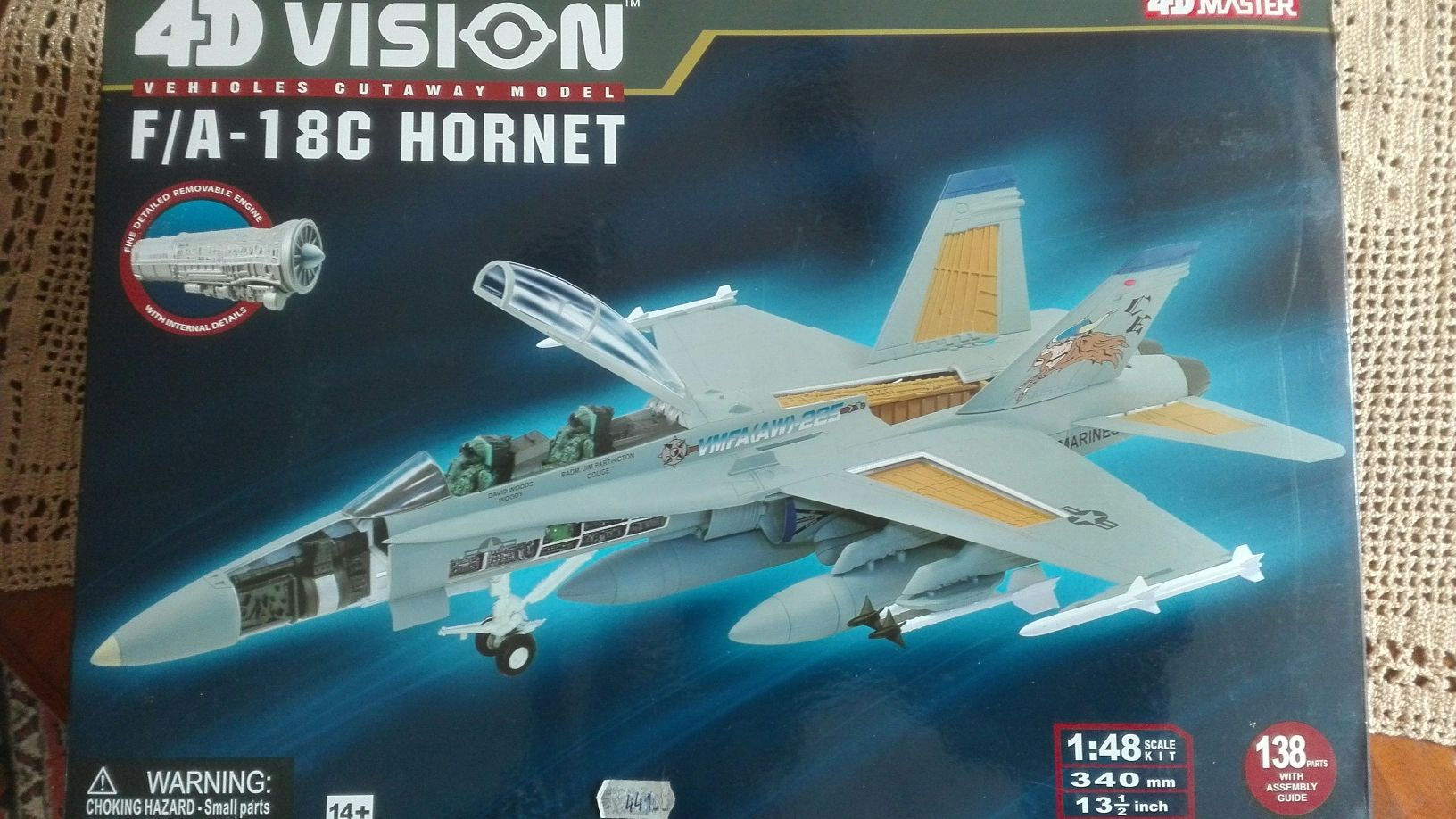 Model samolotu F/A-18C Hornet 4D vision 1:48