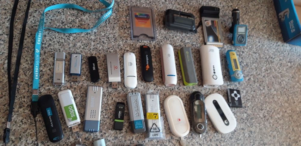 Conjunto de Acessórios de Informática Diversos
Pens/Mp3/Outros

Veja t