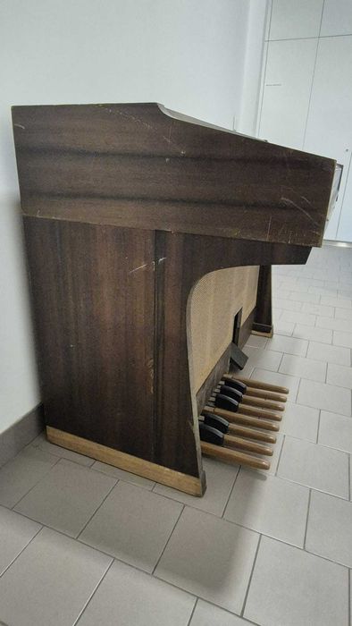 Órgão antigo Electone